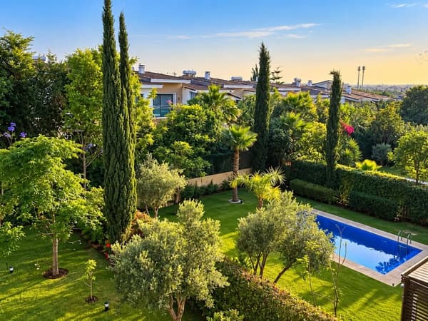 Brand-new furnished apartment with private rooftop pool, Ville Verte