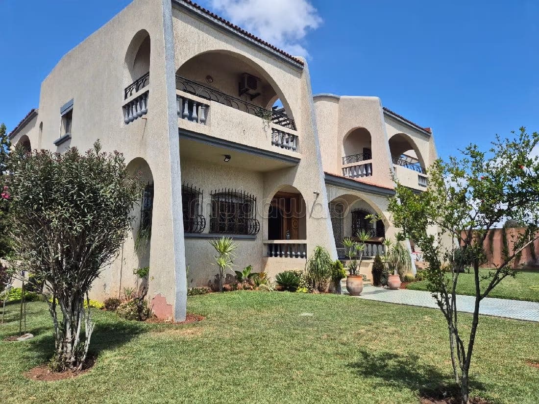Large villa with swimming pool in Bouskoura