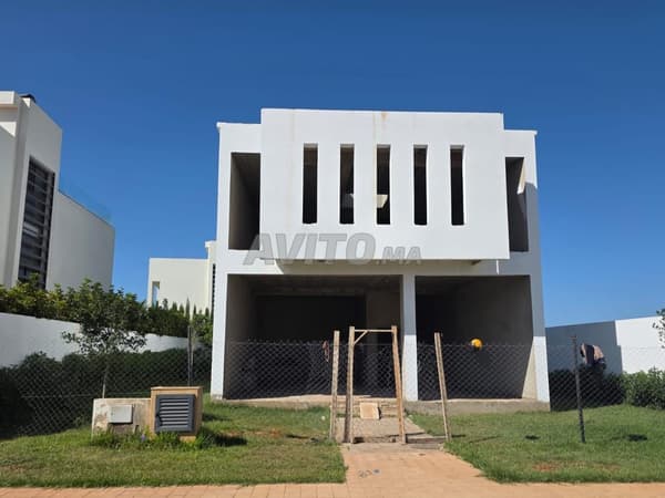 À LOUER – VILLA COMMERCIALE À DAR BOUAZZA
