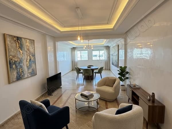 Appartement en location à Bourgogne Est. Surface totale 150 m². Bien meublé