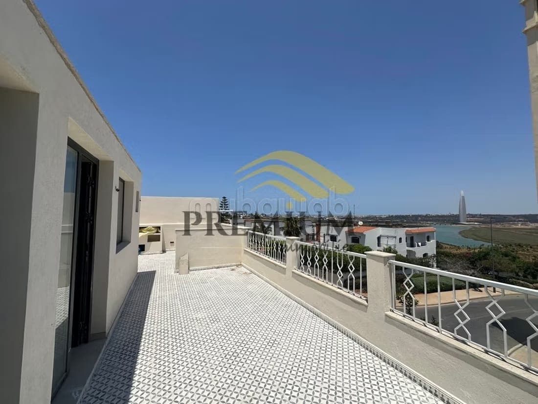 Villa entièrement rénovée avec une superbe vue