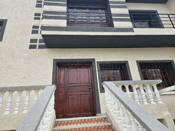 Vends villa 3 niveaux parfait état