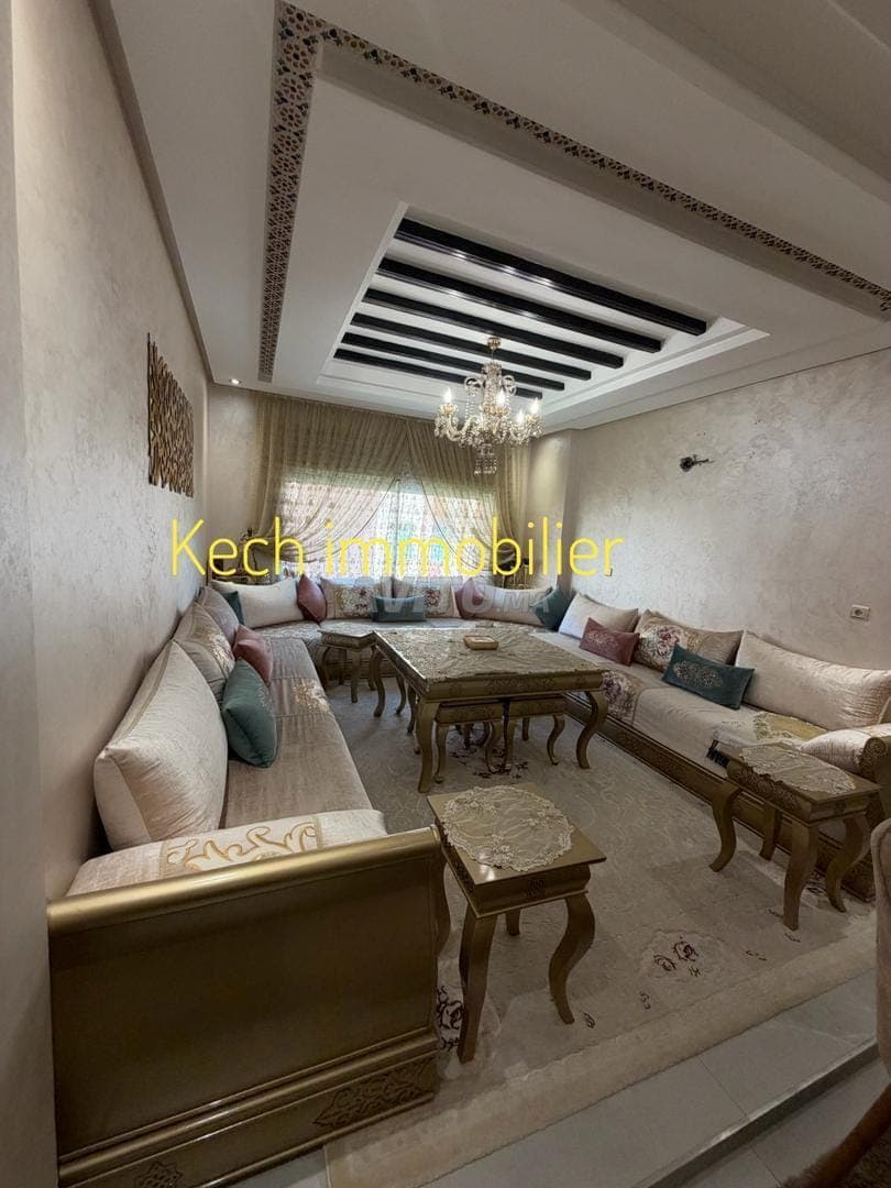 Bel appartement 3 chambres vide avec piscine