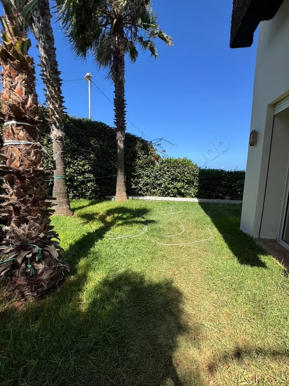 Superbe villa à louer à Ain Diab. Superficie 450 m². Salon traditionnel et porte blindée