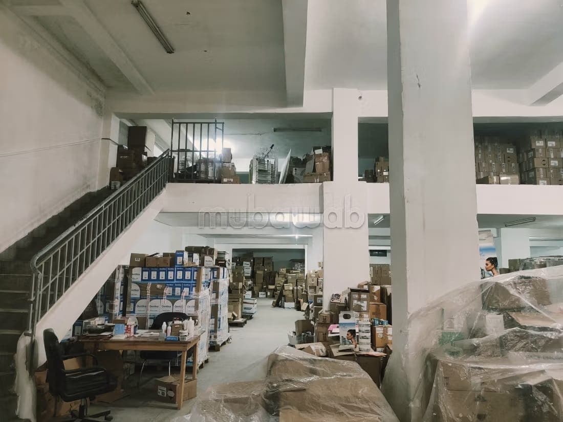 Local commercial à vendre à Les Hôpitaux. Surface totale 858 m²