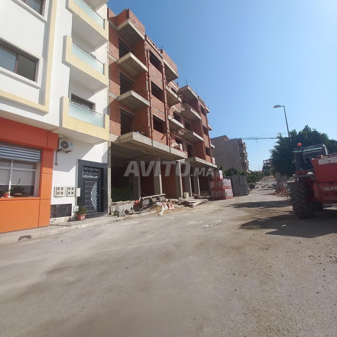 Terrain 2 façades 250 mètres 3 garages 3 lots 3 appartements à l'étage