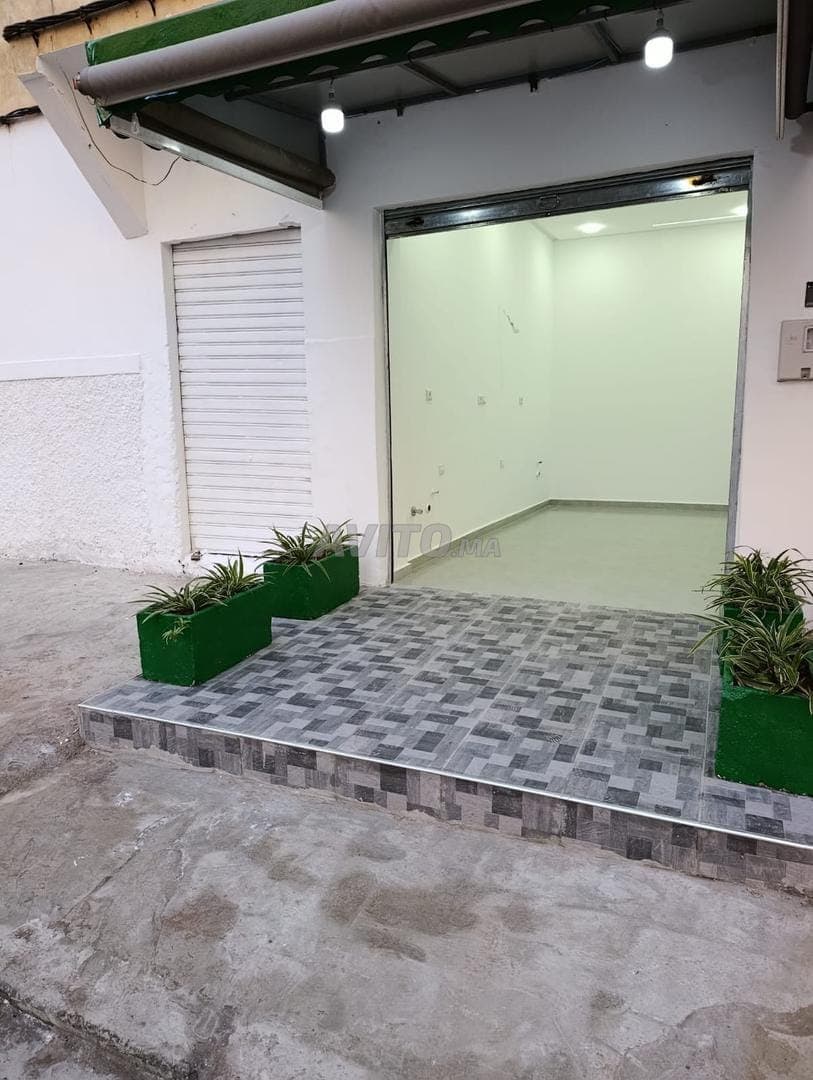 Local commercial à louer à Salé, avenue Al Mourabitin avec terrasse