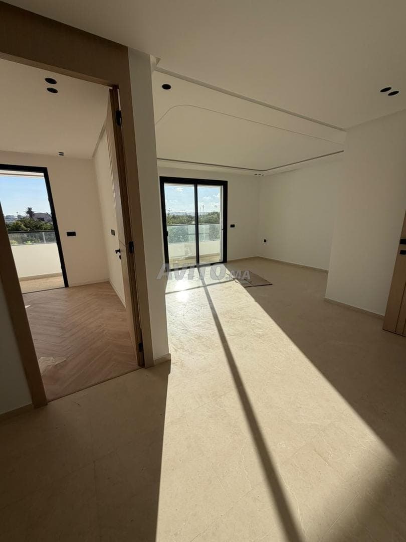 Verhuur leeg studio in Casa Finance City