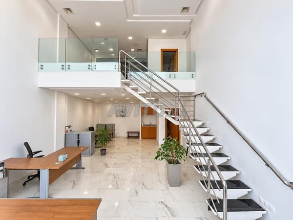 UFFICIO ARREDATO DI 108 M² A BEAUSÉJOUR, A 5 MIN DAL CFC