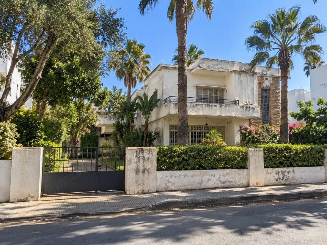 400 m² plot with 26 metres of frontage, R4 zoning, for sale in Quartier Palmier