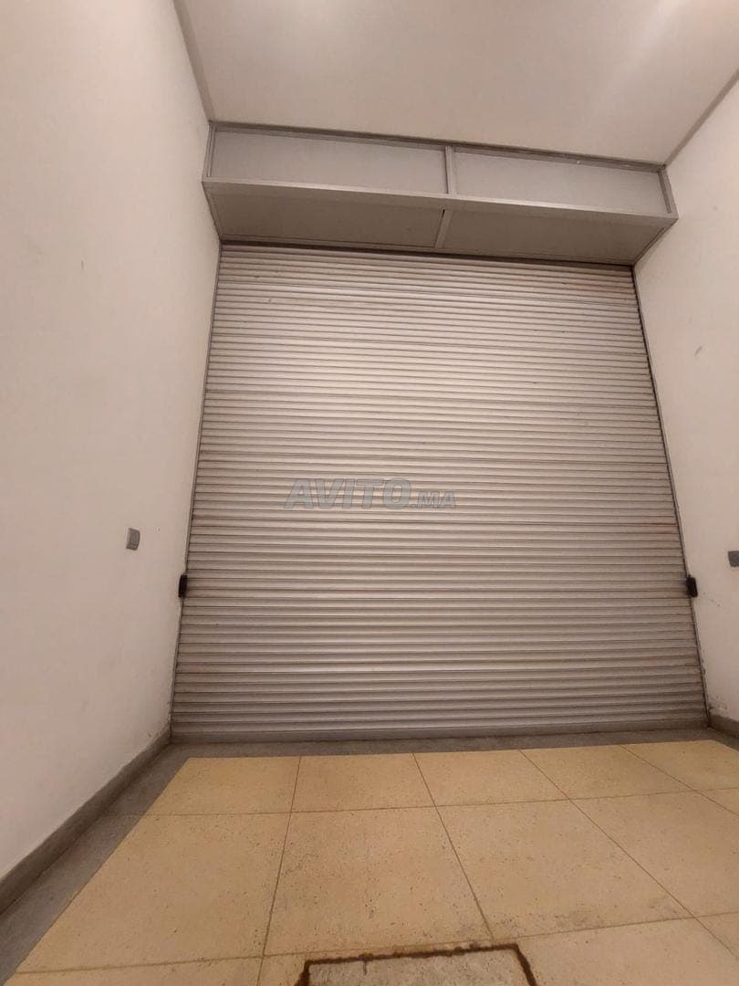 WINKEL TE HUUR