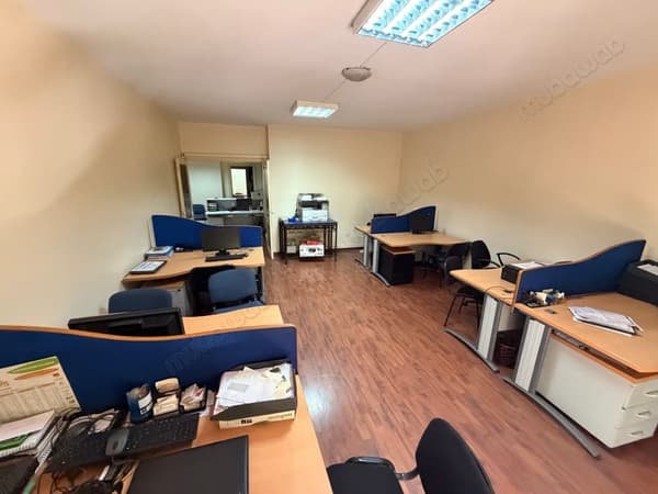 Bureaux à l'achat à Gauthier. Surface totale 152 m². Terrasse et ascenseur