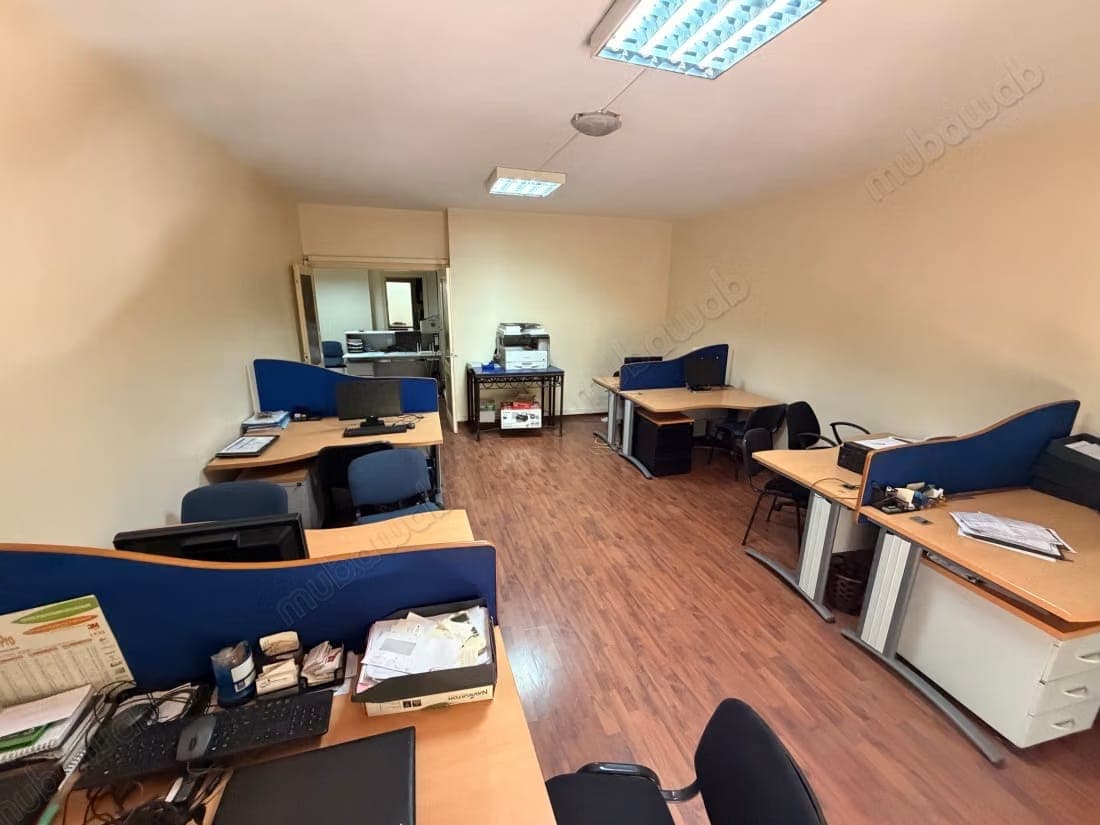 Bureaux à l'achat à Gauthier. Surface totale 152 m². Terrasse et ascenseur