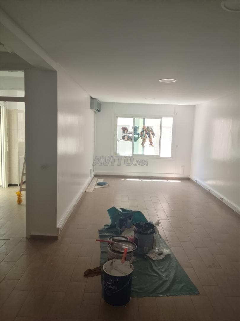 Fitted office floor with partitioned rooms for rent in Les Princesses 120m2