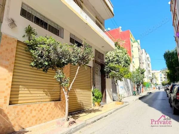 محل تجاري للكراء 65 م² الحي الإداري طنجة Ref: LZ86