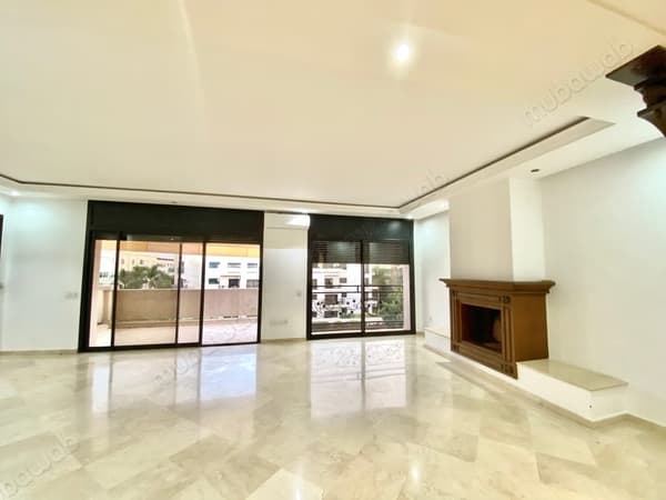 Appartement à louer à Riyad Extension. Surface totale 300 m². Prestation de conciergerie…