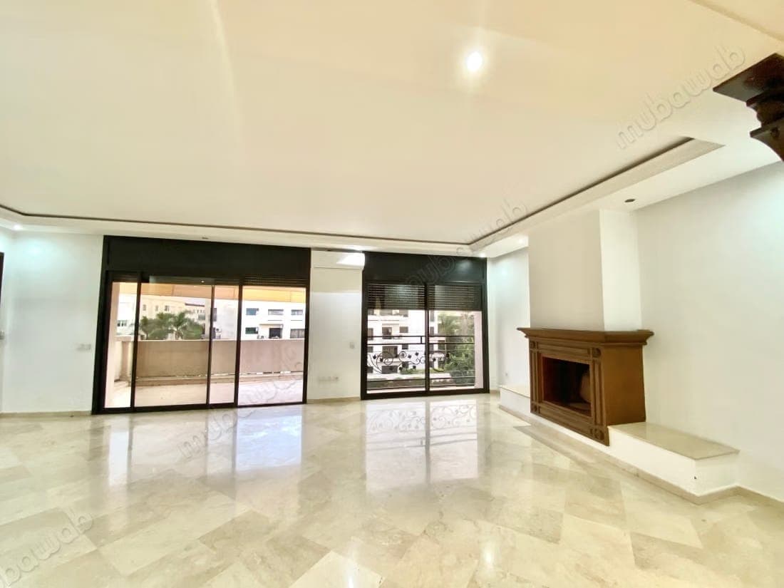 Appartement à louer à Riyad Extension. Surface totale 300 m². Prestation de conciergerie…