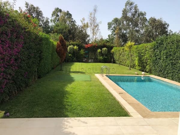 Superbe villa à louer à Ville Verte. Surface totale 420 m²