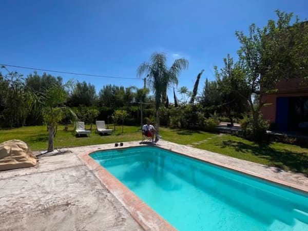Villa de standing en location à Route de Fez. 3 chambres agréables. Bien meublée