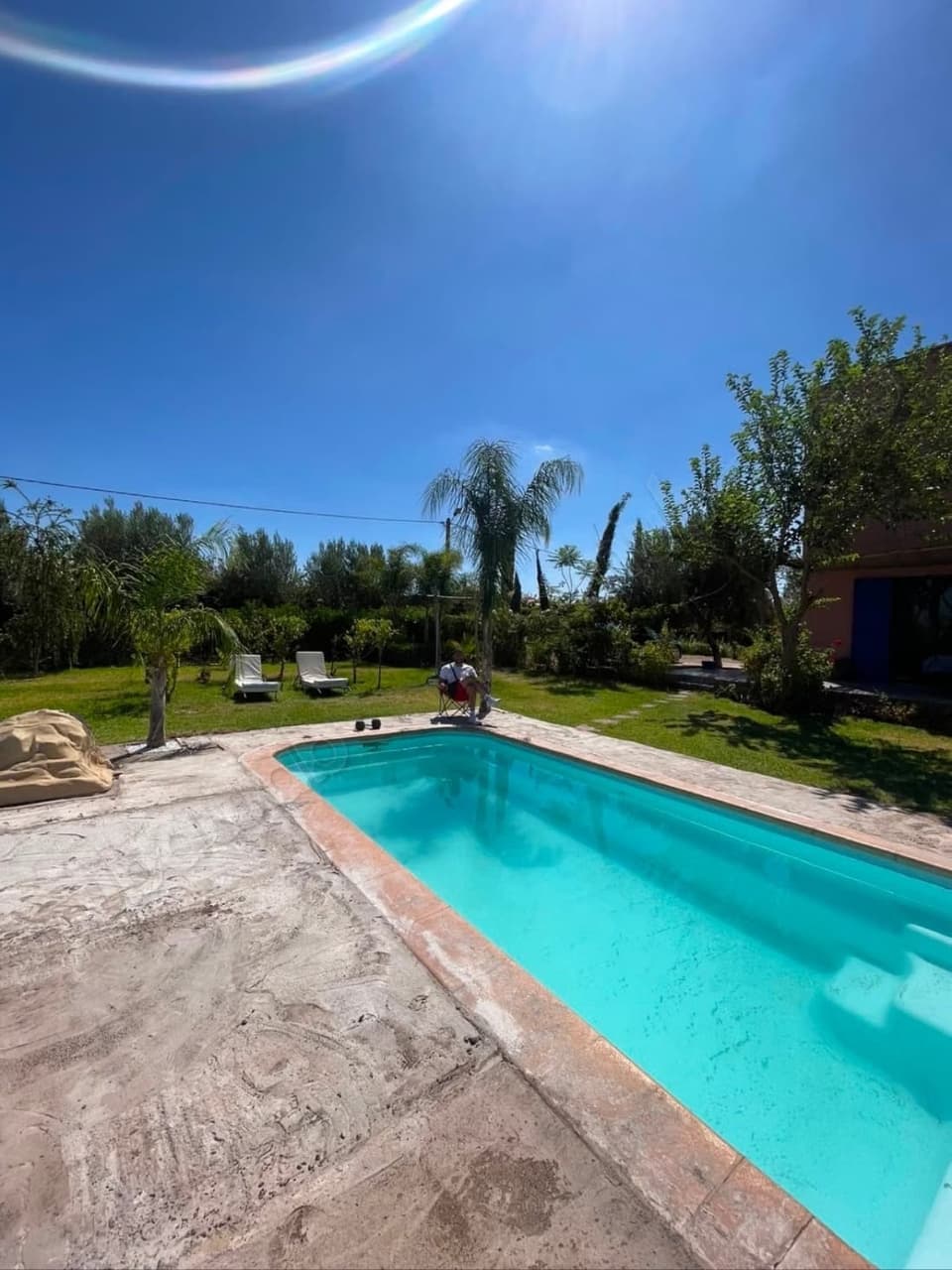 Villa de standing en location à Route de Fez. 3 chambres agréables. Bien meublée