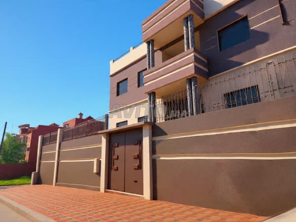 Villa neuve bien située à vendre