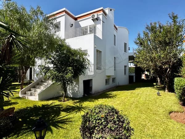 Villa isolée à vendre – Laimoun, Emplacement privilégié face à un jardin