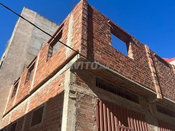 F-coin building with 3 garages and rokhsa