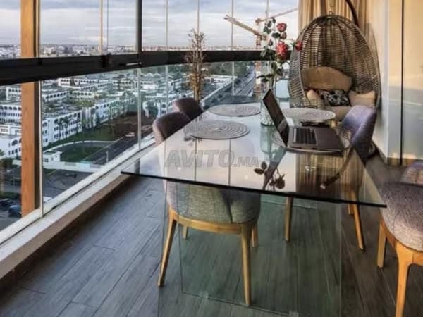 STUDIO MEUBLÉ GRAND AVEC TERRASSE À LOUER À CFC