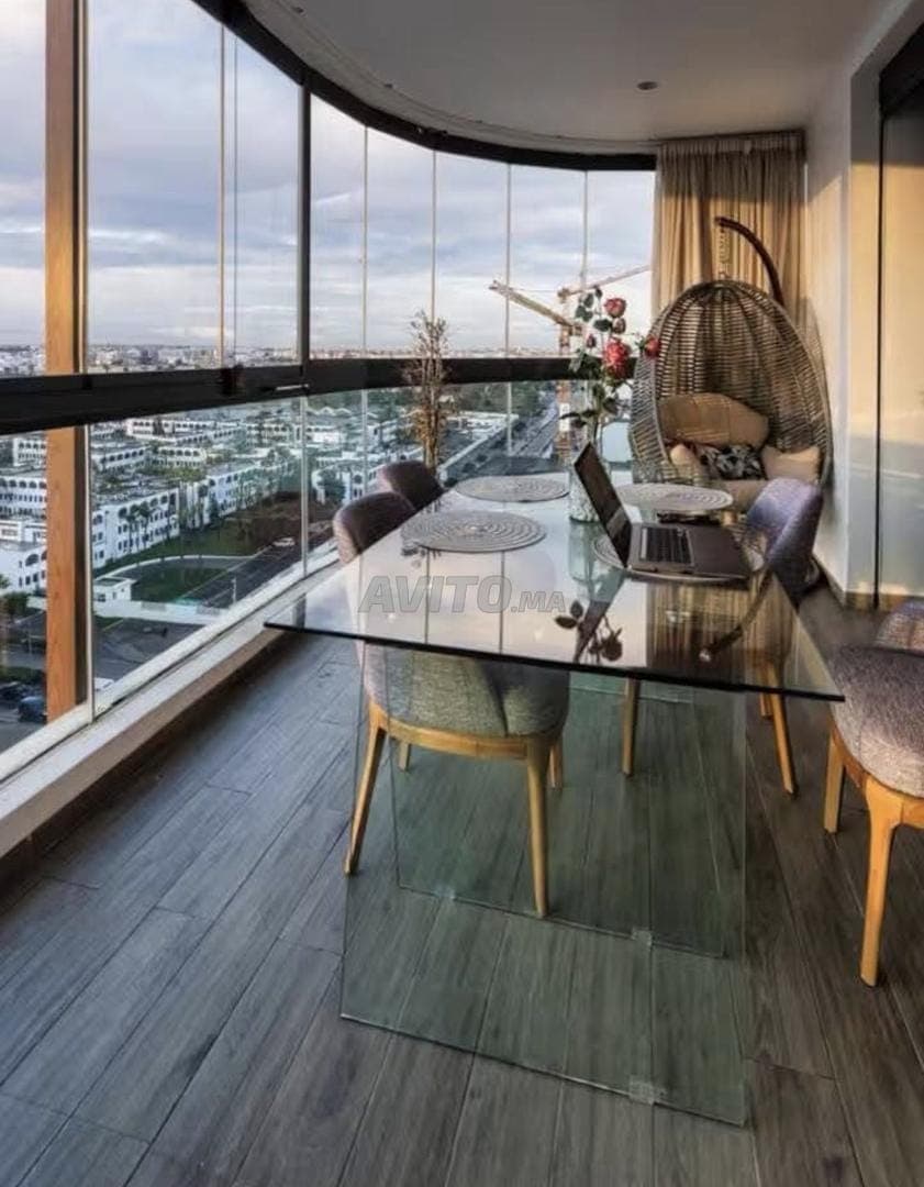 STUDIO MEUBLÉ GRAND AVEC TERRASSE À LOUER À CFC