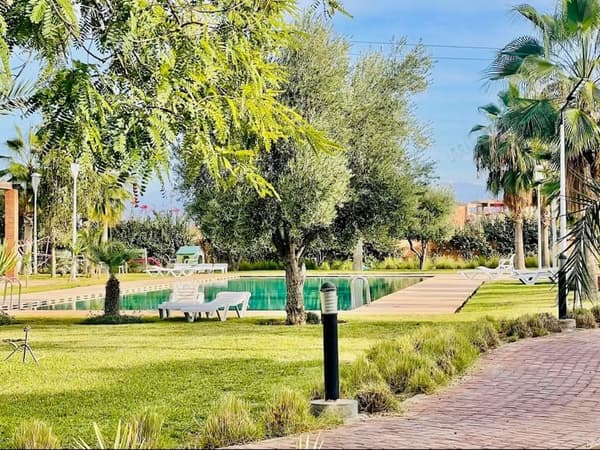 Luxuriöse möblierte Villa im Herzen einer gehobenen Residenz mit Pool – Emplacement…