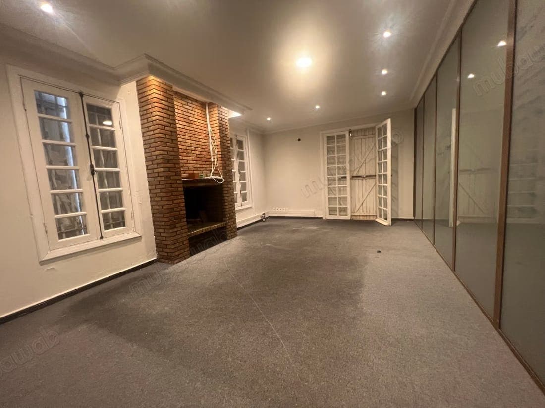 Villa à louer – Usage bureau – 500m²