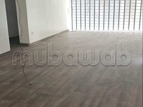 بيع محل تجاري في Racine. مساحة 150 م². آمن 24/24