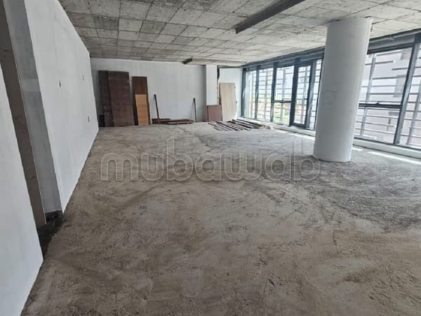 Büro mit 158 m² zur Miete in CFC