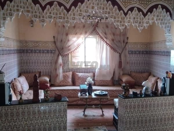 Casa con dos apartamentos y estudio en venta