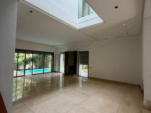 Villa moderne presque Neuve en résidence à louer Ain Diab