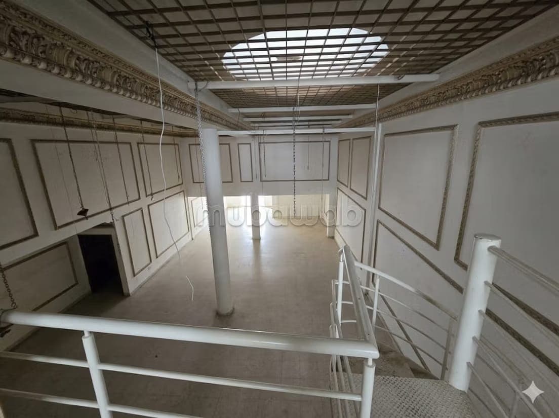 Louez le local idéal à Racine Extension. Superficie 295 m²