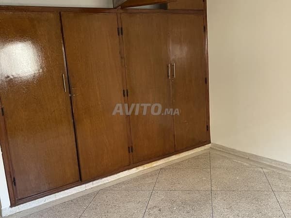 Ho un secondo piano in affitto, 4 stanze, 2 facciate, 3 balconi