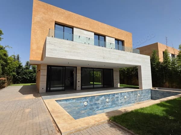 Apartment for sale on Route de l'Ourika. Surface area 260 m². Well-equipped kitchen