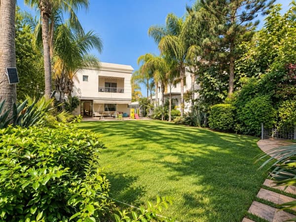 Vente Prestigieuse villa 1300m2 5chambres avec piscine couverte Polo, Casablanca