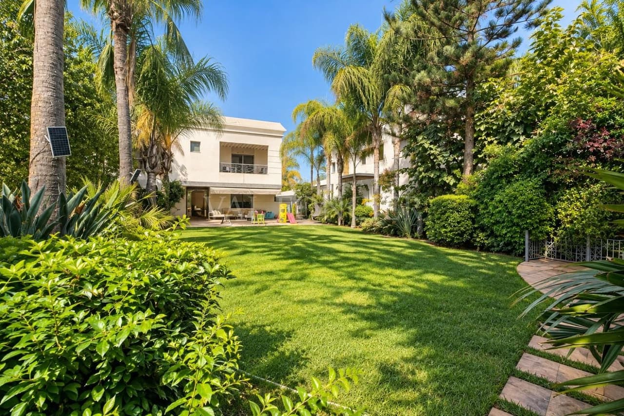 Prestigious villa sale 1300m2 5 bedrooms with covered pool Polo, Casablanca