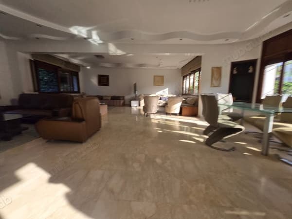 Luxe villa te huur in Ain Diab Extension. Oppervlakte 430 m². Versterkte deur…