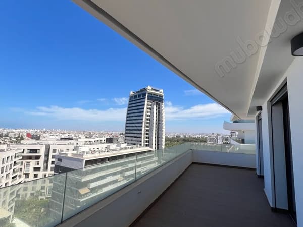 Selling apartment in Casablanca Finance City. 3 beautiful bedrooms. Well furnished