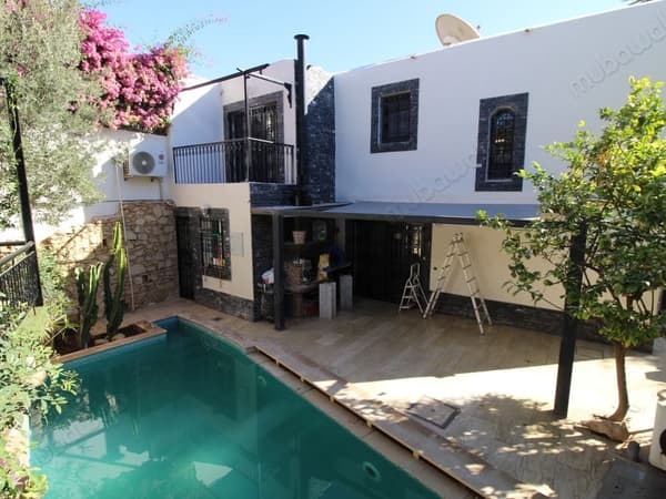 Bonita casa con piscina climatizada en Charaf