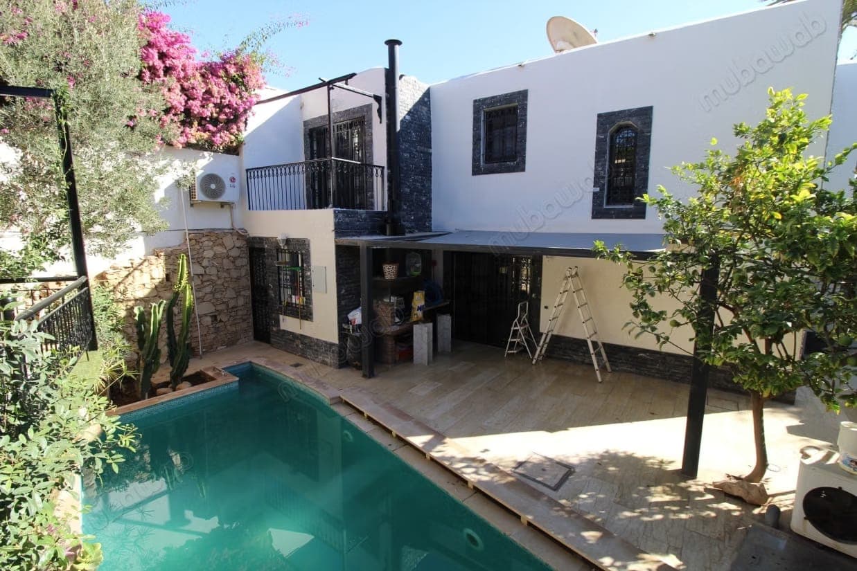 Schönes Haus mit beheiztem Pool in Charaf