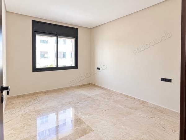 Schöne Wohnung zur Miete in Riyad. 3 schöne Schlafzimmer. Concierge und Schwimmbad