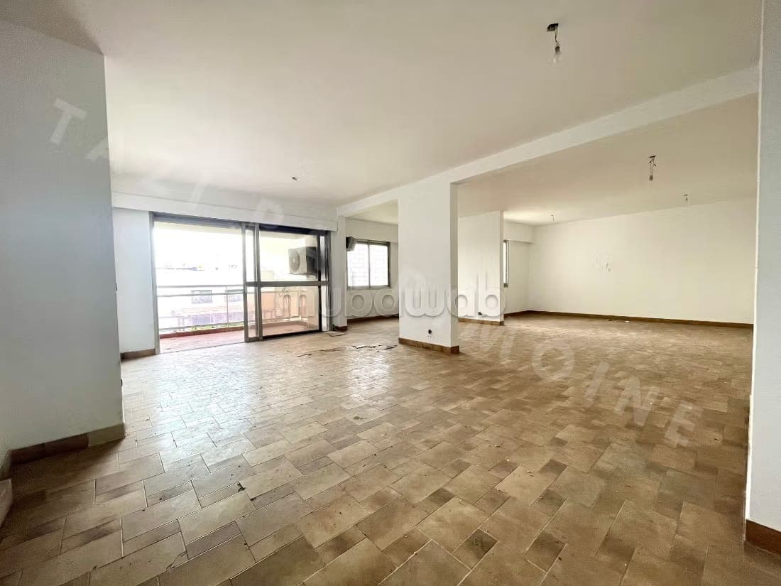 À vendre 4 chambres à rénover complètement 9eme avec vue