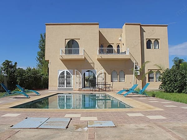Bella villa nuova con quattro camere