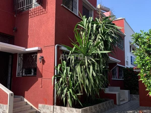 VILLA 3 niveaux avec jardin - à Plateau EL Jadida