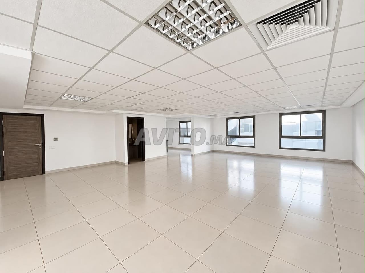PLATEAU DE BUREAU 208M BD DE LA CORNICHE