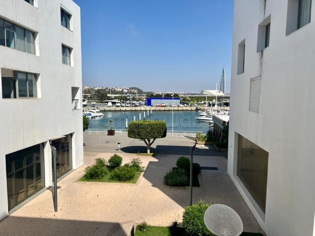 Appartement à louer à Bab Al Bahr. 2 belles chambres. Ascenseur et terrasse